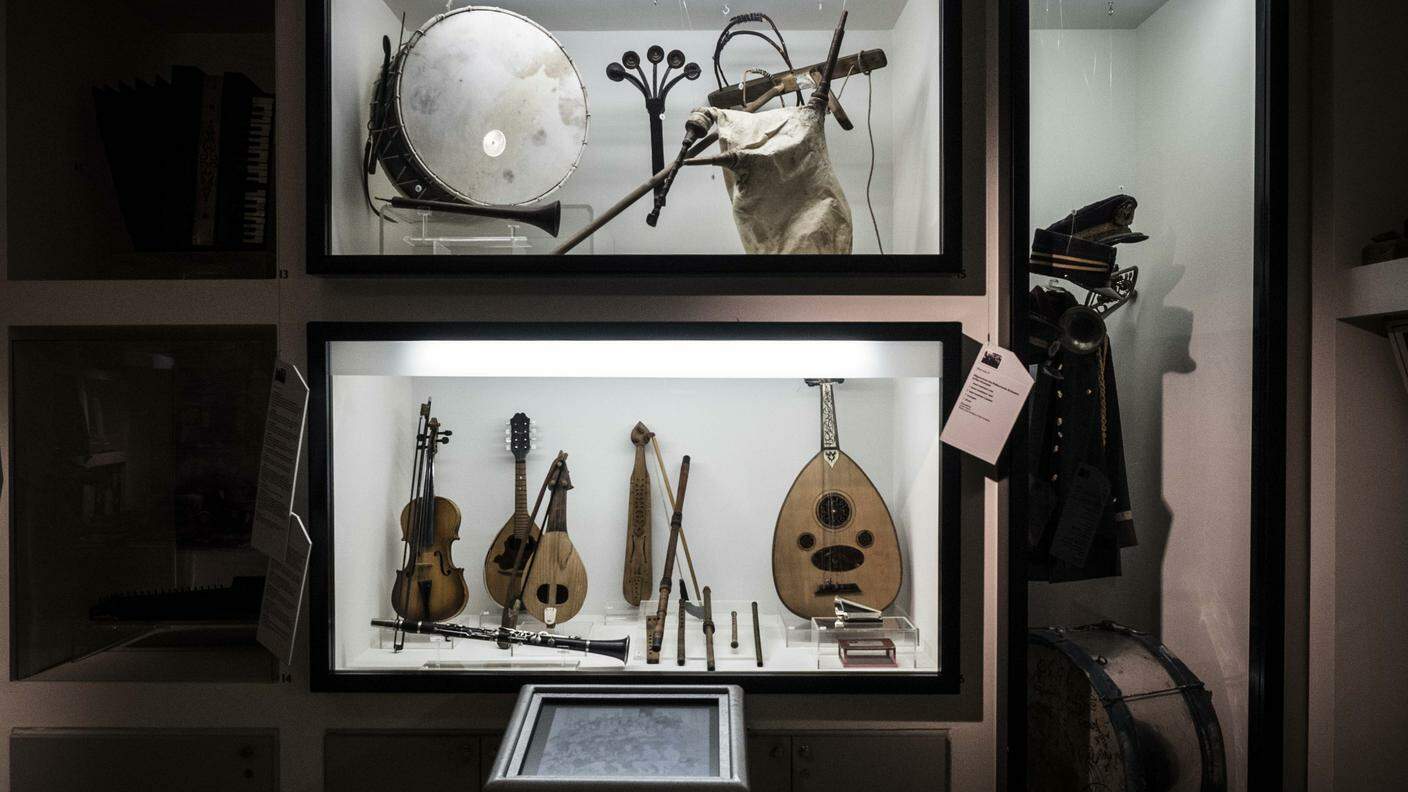 Strumenti musicali originari della Tracia orientale dei primi anni del '900, conservati nel museo di Storia di Orestiada