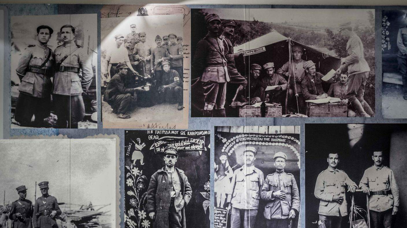 Alcuni dei protagonisti della storia più antica di Orestiada. Le fotografie sono conservate nel museo di Storia e Folklore della città