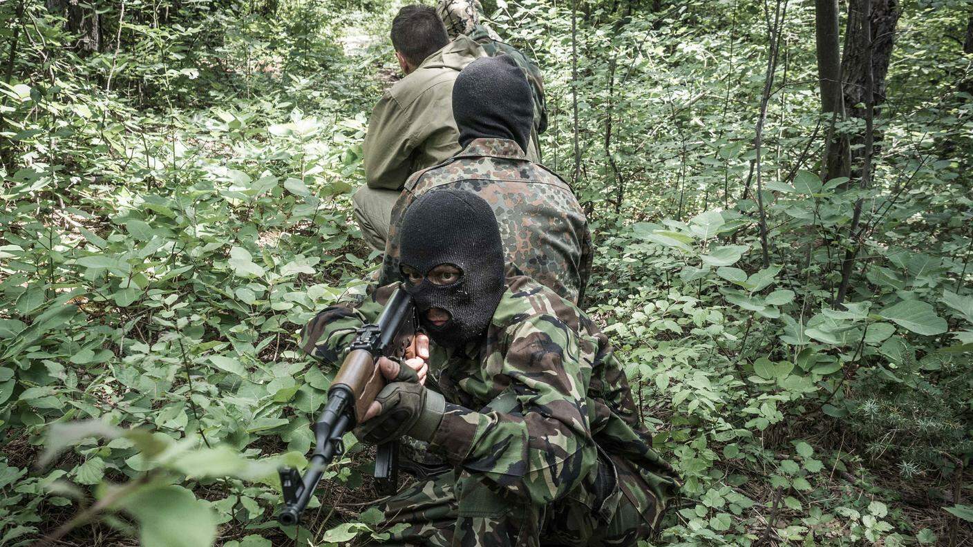 L'unione militare Vasil Levski durante un pattugliamento nei boschi attorno a Plovdiv