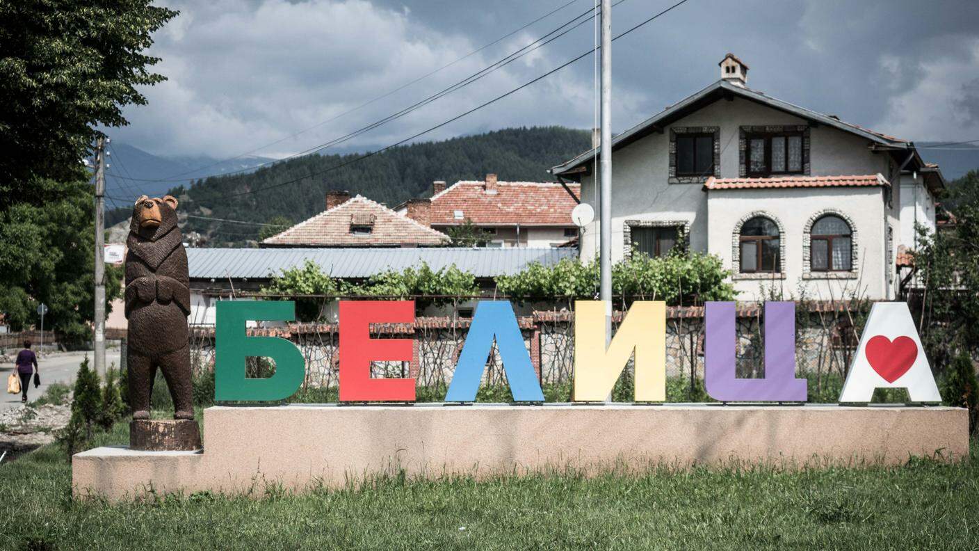 L'orgoglio della cittadina di Belitsa, tra le montagne della Bulgaria centrale, è il parco degli orsi danzanti