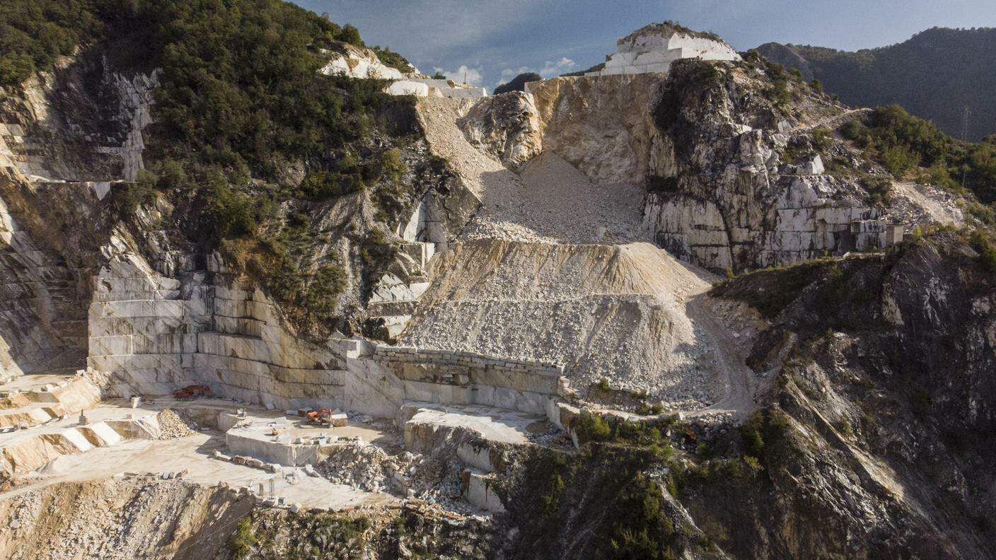 Sguardo sulle cave di marmo a Carrara