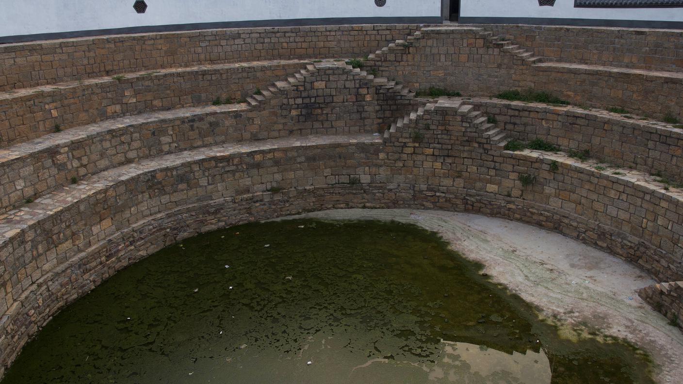 Un vecchio pozzo per l'acqua