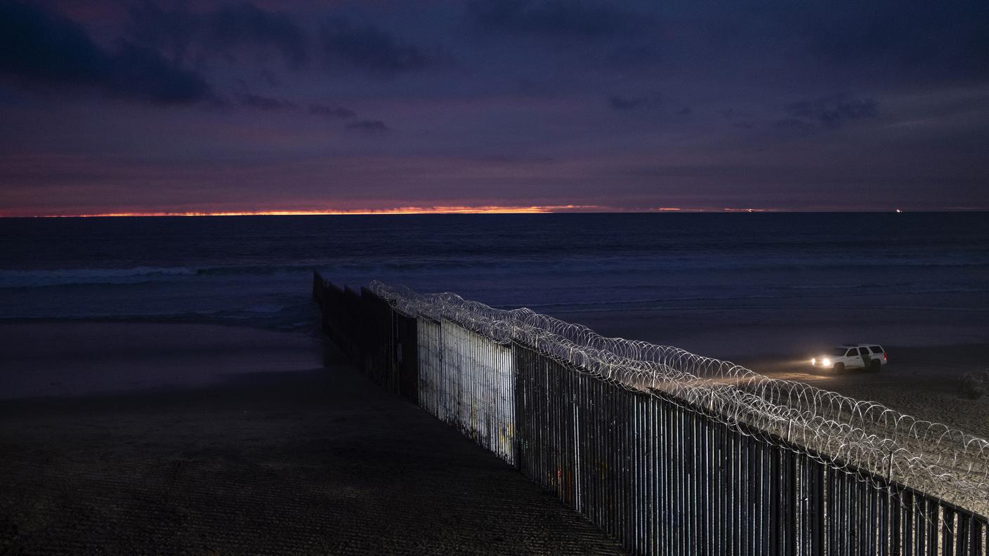 Il muro di confine fra Messico e Stati Uniti, spiaggia di Tijuana, dicembre 2018