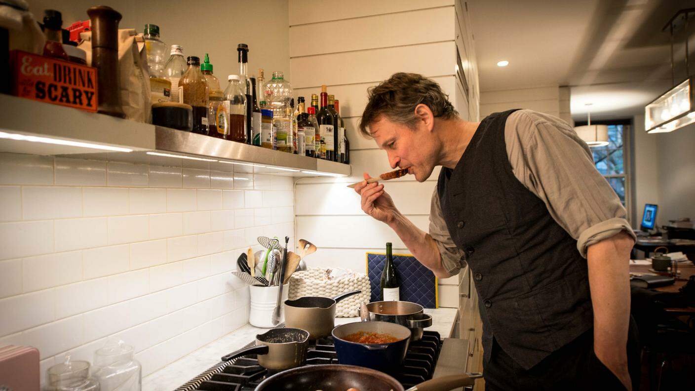 Claus Meyer, fondatore di Gustu, nella sua casa a New York. Meyer è anche una delle menti dietro al Manifesto della Cucina Nordica, che promuove l’utilizzo dei prodotti locali per garantire il benessere sia dei consumatori che dei produttori