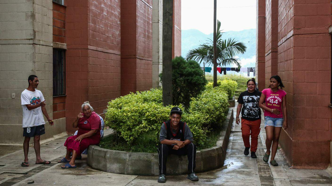 Alcuni abitanti di Puerto Valdivia, oggi residenti nella Nueva urbanización
