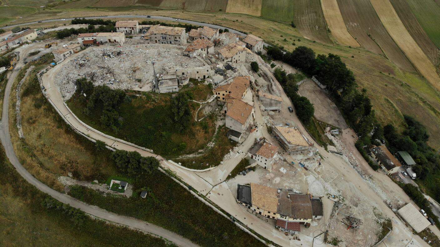 Quello che rimane di Castelluccio di Norcia dopo il terremoto del 2016