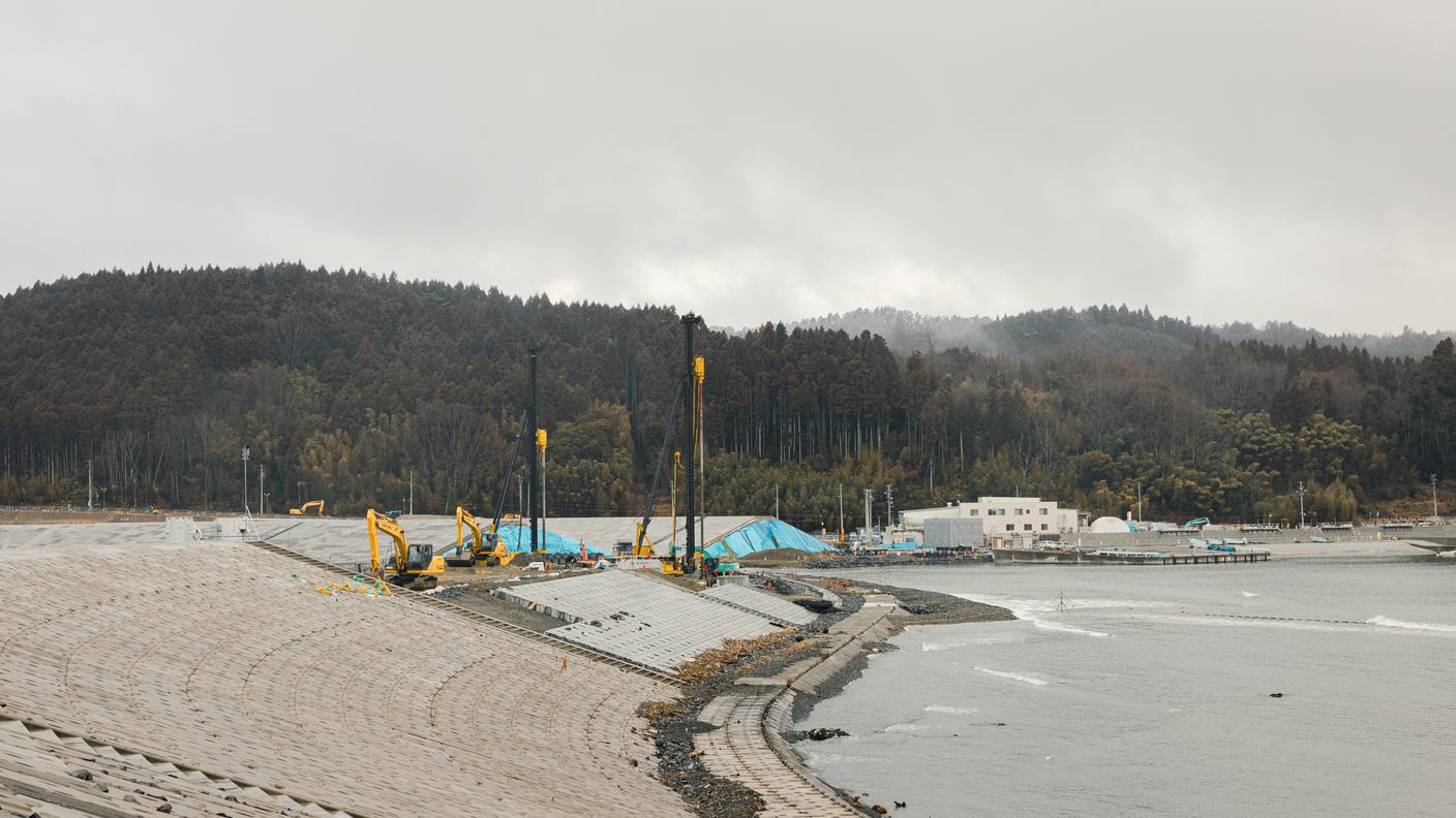 Muro anti-tsunami in costruzione a Minamisanriku