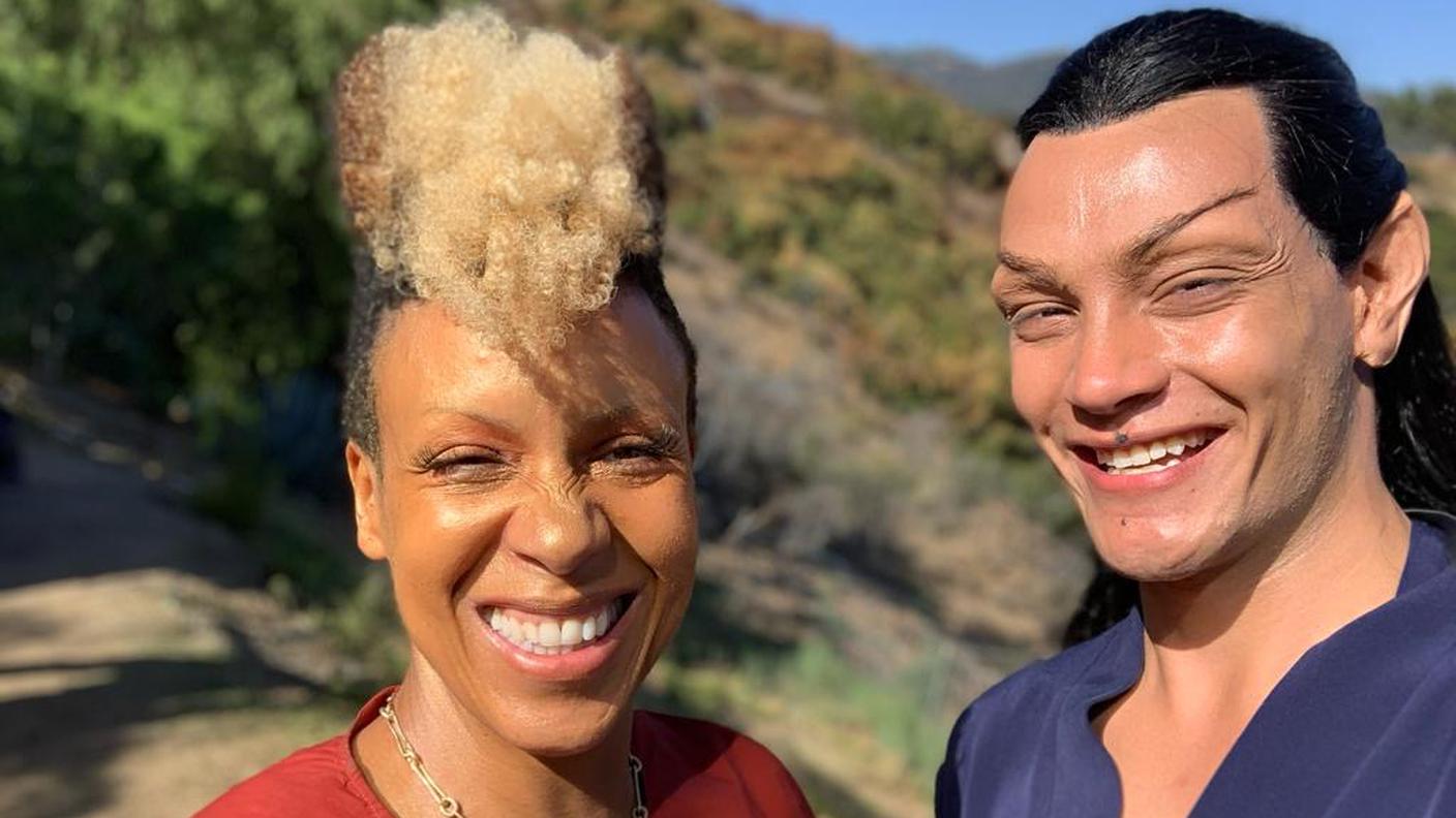 Petra sul set di Star Trek, insieme ad un altra controfigura