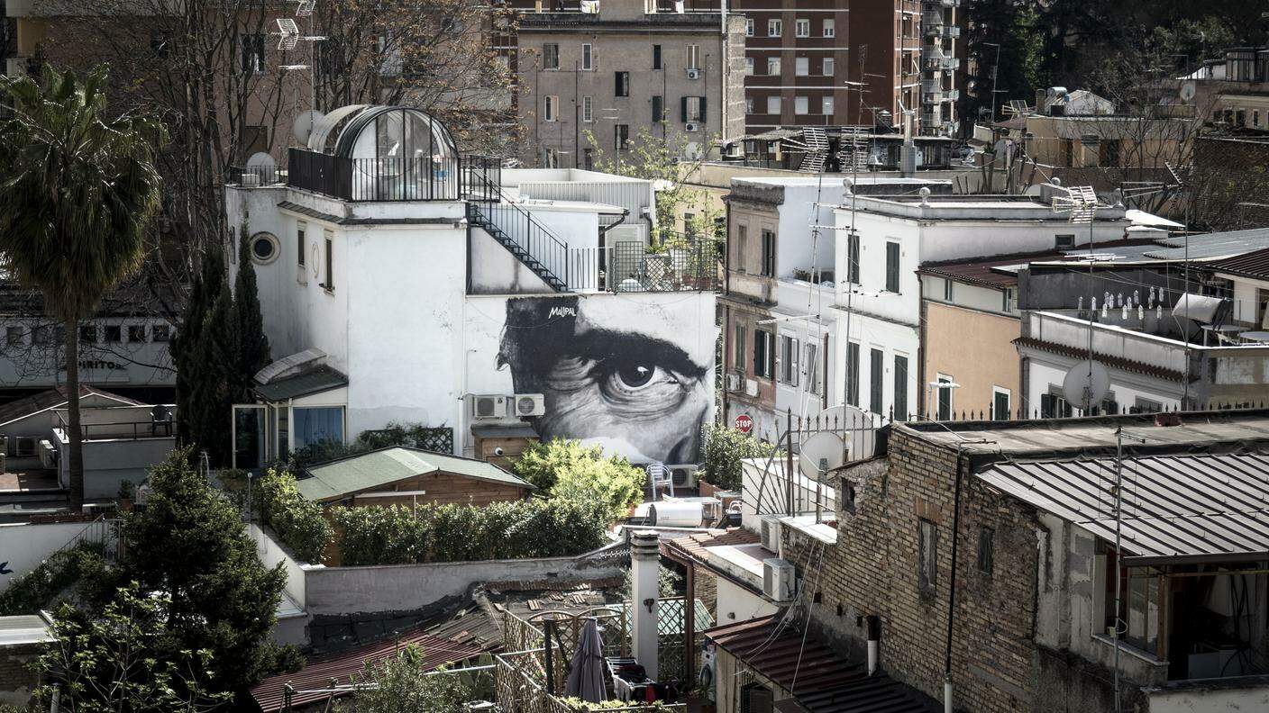 L'occhio di Pier Paolo Pasolini al centro del labirinto urbano del quartiere romano Pigneto, ambientazione dei suoi romanzi e film, realizzato da Mauro Pallotta aka Maupal