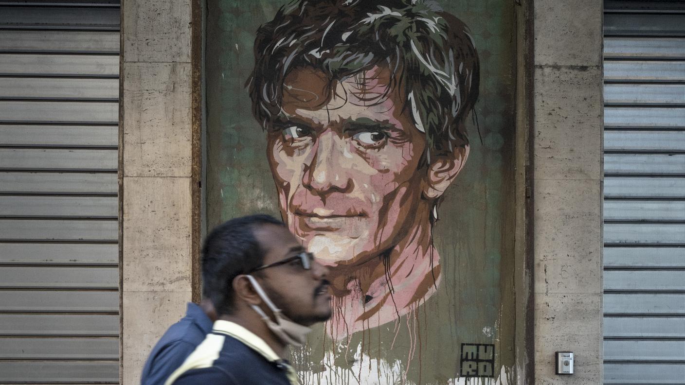 Pasolini in un murales di quello che era il Cinema Impero, costruito negli anni 30 nel quartiere di Torpignattara, oggi tra i più densamente abitati dalle famiglie di origine straniera