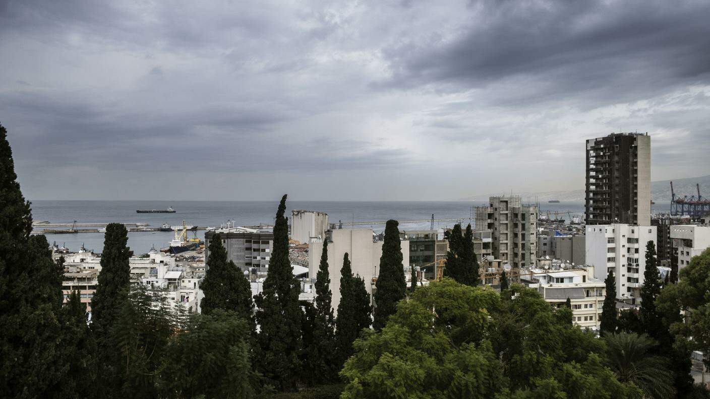 Palazzo Sursock fu costruito nel 1860 su una collina che domina il porto di Beirut. Questa posizione privilegiata l’ha reso vulnerabile all’esplosione del 4 agosto 2020