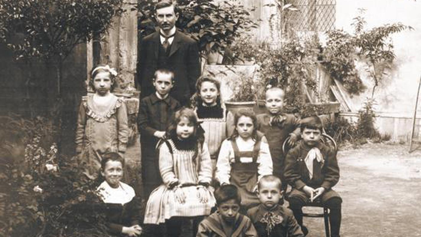 La prima classe della Scuola svizzera di Catania nel 1904
