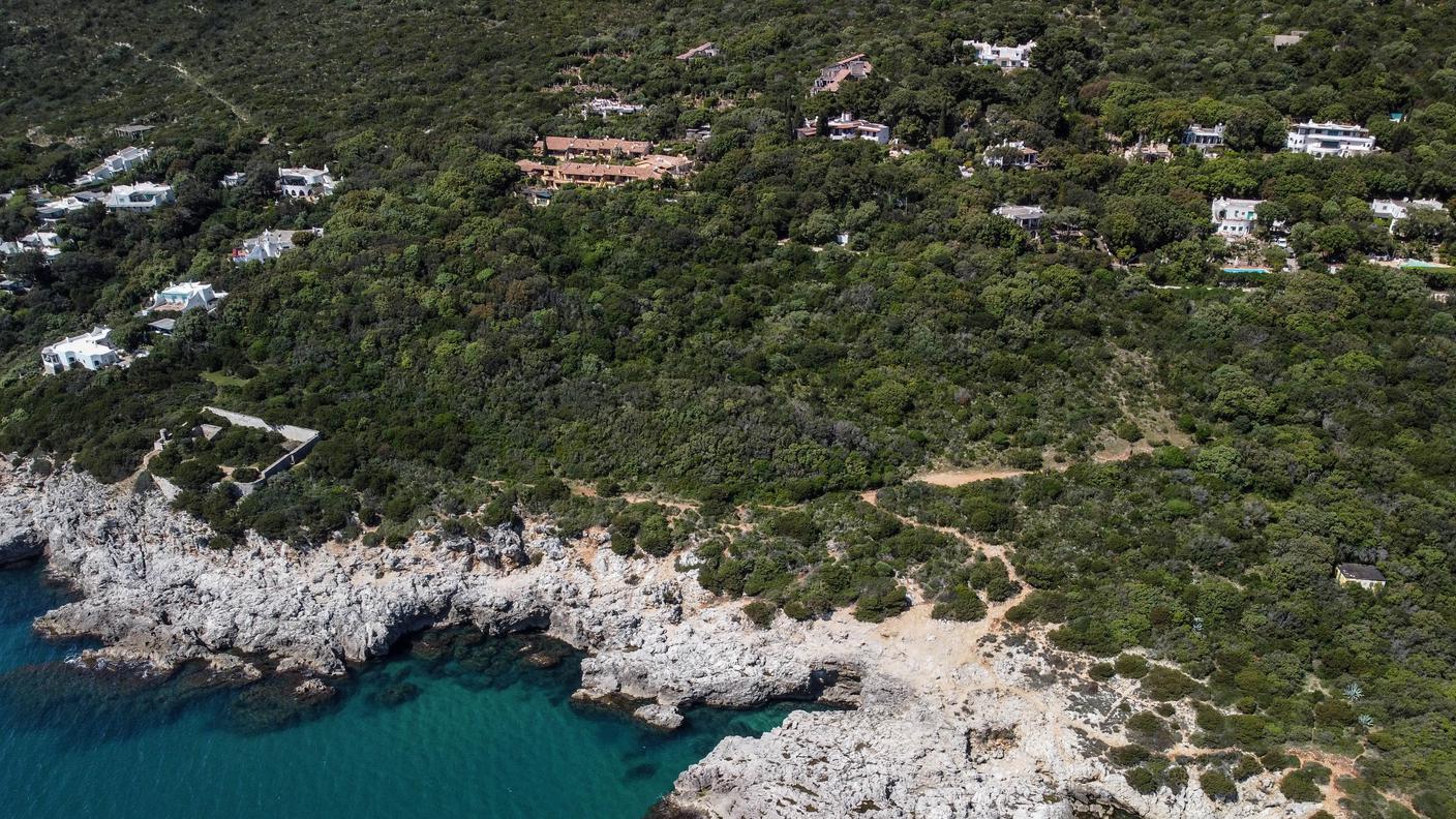 Quarto Caldo, mimetizzate nella macchia mediterranea le tracce dell'abusivismo edilizio del “sacco” del Circeo