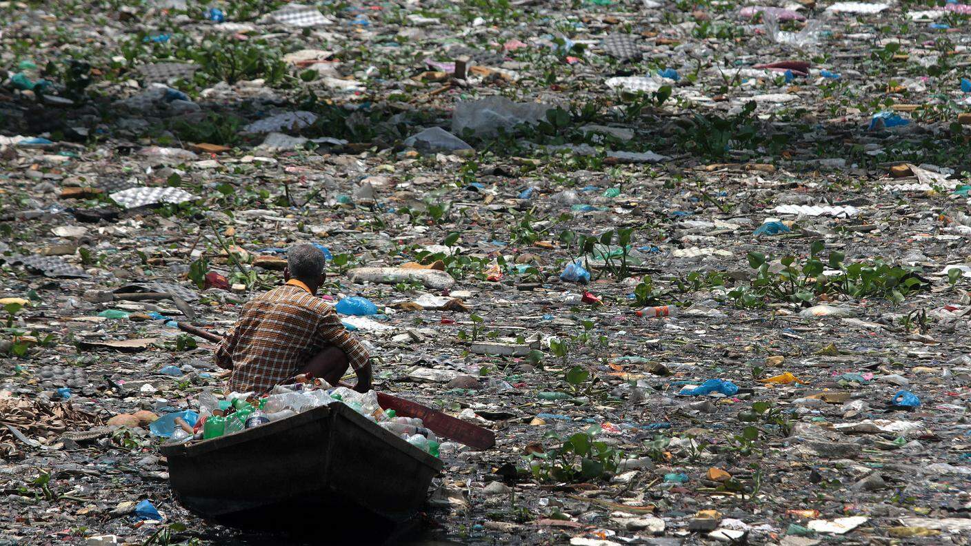 L'inquinamento del fiume Padma in Bangladesh