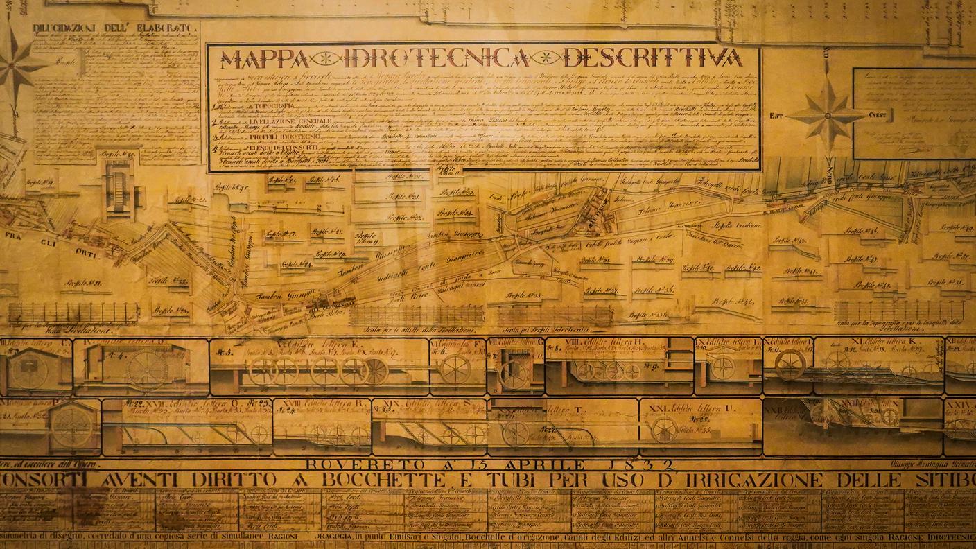 La complessa gestione delle acque e della loro forza motrice è soggetta a continui interventi che nel corso dei secoli trasformano i sotterranei della città