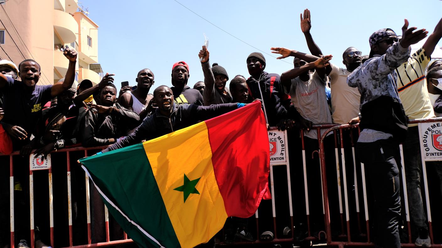 La gioventù senegalese sta attraversano un periodo difficile. La scena musicale rap e hip hop viene da sempre direttamente coinvolta nelle manifestazioni