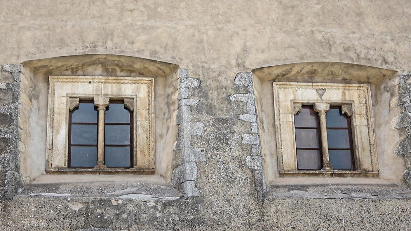 La coppia di bifore del Palazzo Ducale di Tagliacozzo, scolpite dal maestro svizzero Martino de Biasca