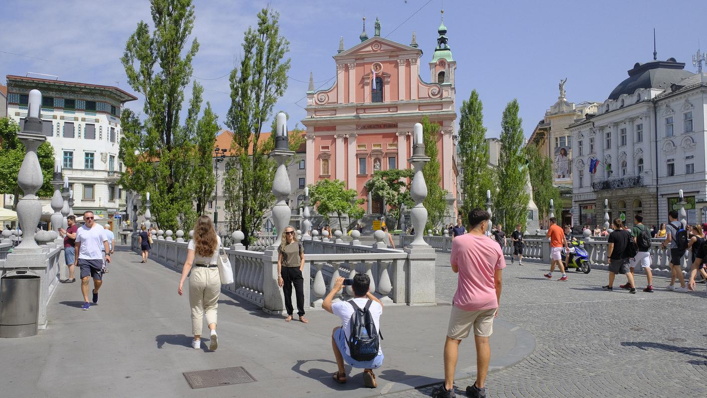 Il “Triplo Ponte” a Lubiana. Con la riapertura dei confini e il miglioramento delle condizioni sanitarie la Slovenia ha ricominciato ad accogliere i turisti internazionali