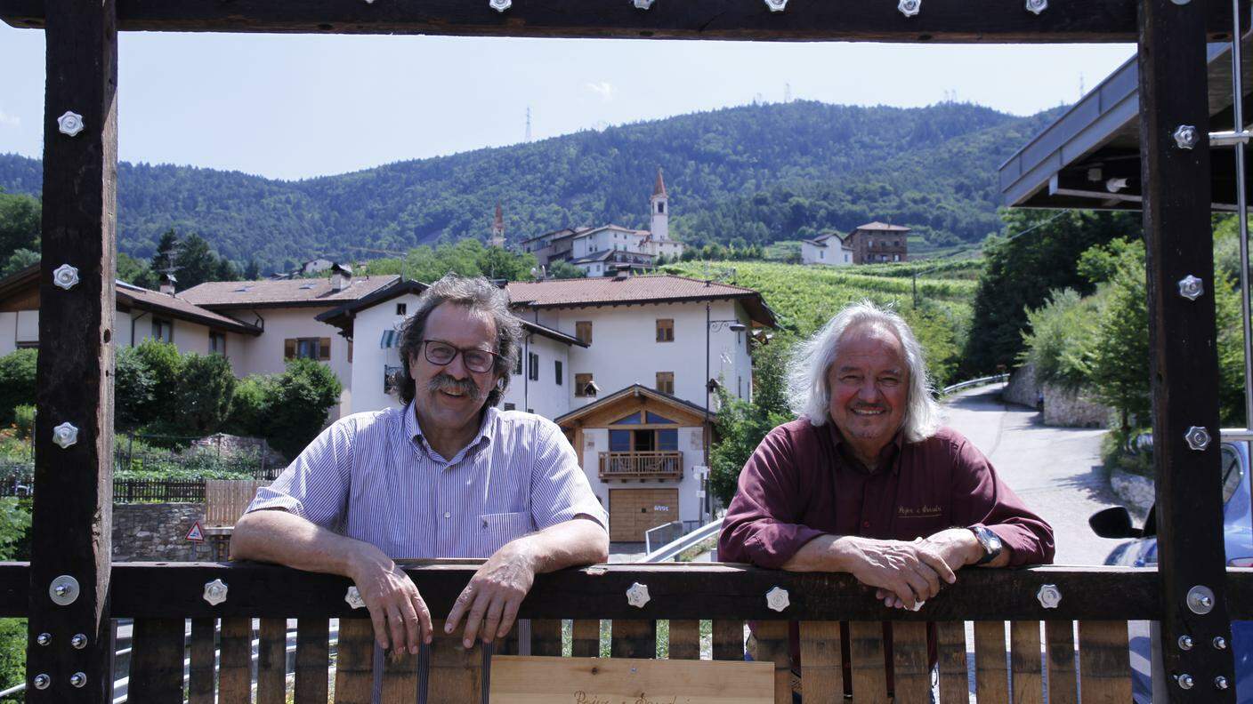 Mario Pojer e Fiorentino Sandri nella loro azienda (estate 2021)