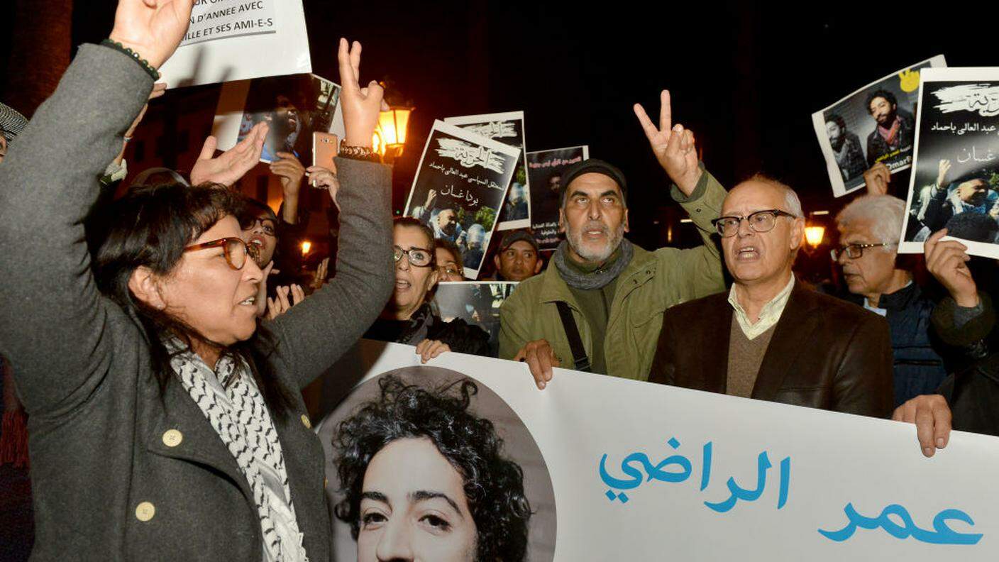 Una manifestazione per la liberazione di Omar Radi a Rabat