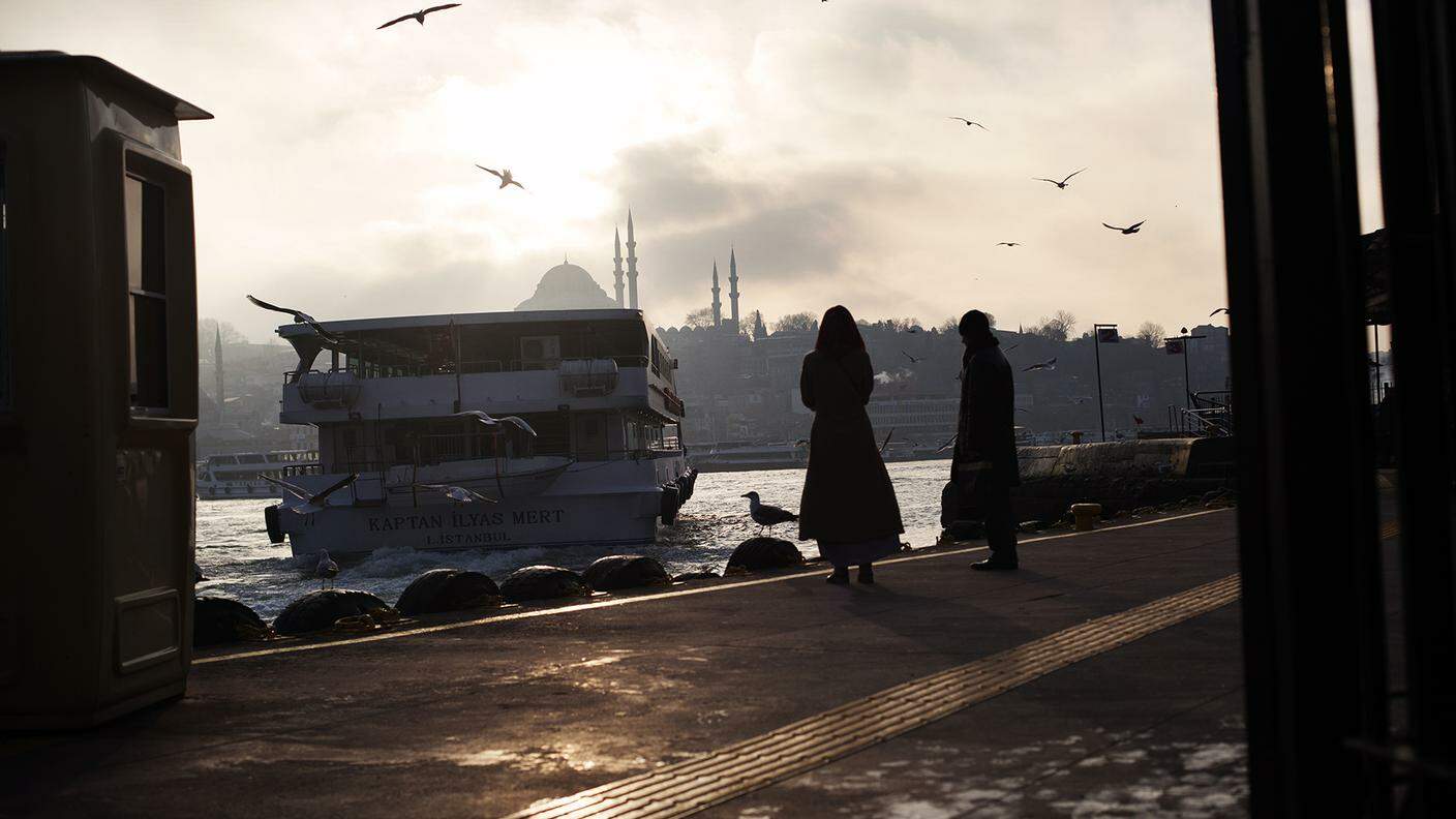 L’approdo dei traghetti nell’antico quartiere che i sefarditi chiamano la Kula, odierna Galata/Karaköy a Istanbul