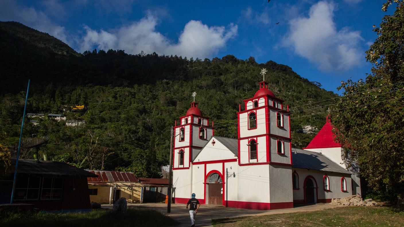 La chiesa di Rio Santiago, i Mazatechi sono un popolo molto religioso