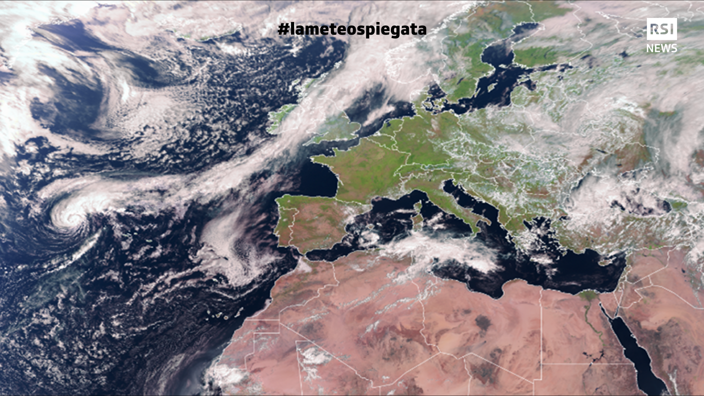 Il cielo sulla Svizzera il 22 settembre 2022 a mezzogiorno è ancora sereno, senza nuvole, ma una perturbazione si è sviluppata sull’Atlantico. La sua presenza è messa in evidenza dalla fascia nuvolosa che dal centro Atlantico si estende alla Norvegia, passando sulle Isole britanniche