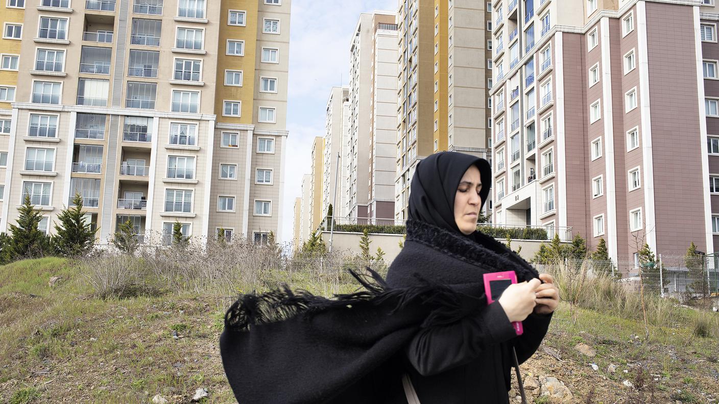 Dal punto di vista urbanistico è costituito prevalentemente da enormi palazzoni di edilizia residenziale pubblica
