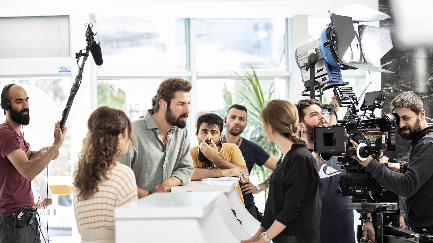 L’attore Furkan Palalı, sul set della serie TV Benim Tatli Yalanim (La mia dolce bugia), in cui svolge il ruolo di protagonista