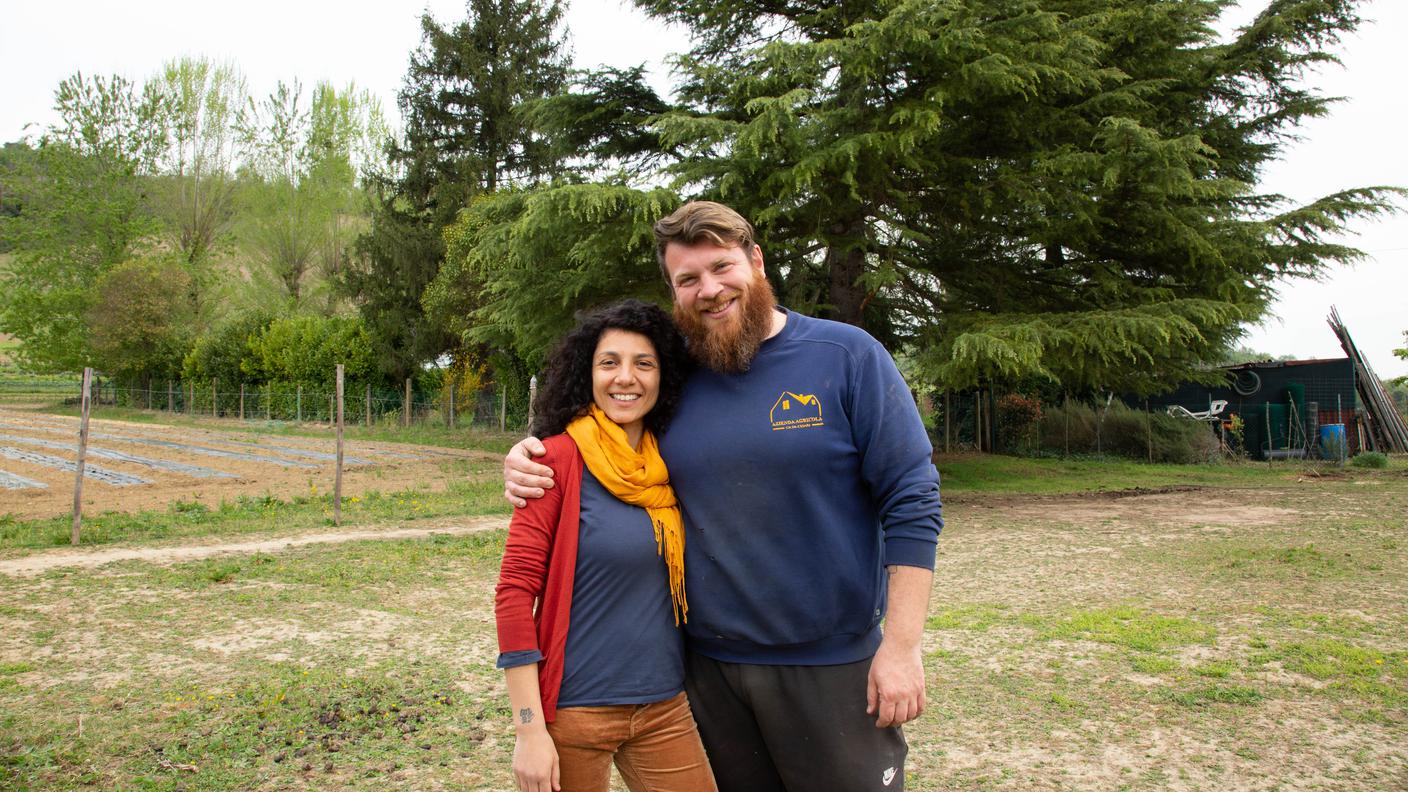 Matteo e Rosilde, la sua compagna. Da quando è iniziata l'emergenza covid-19 lavora in smart-working da casa 