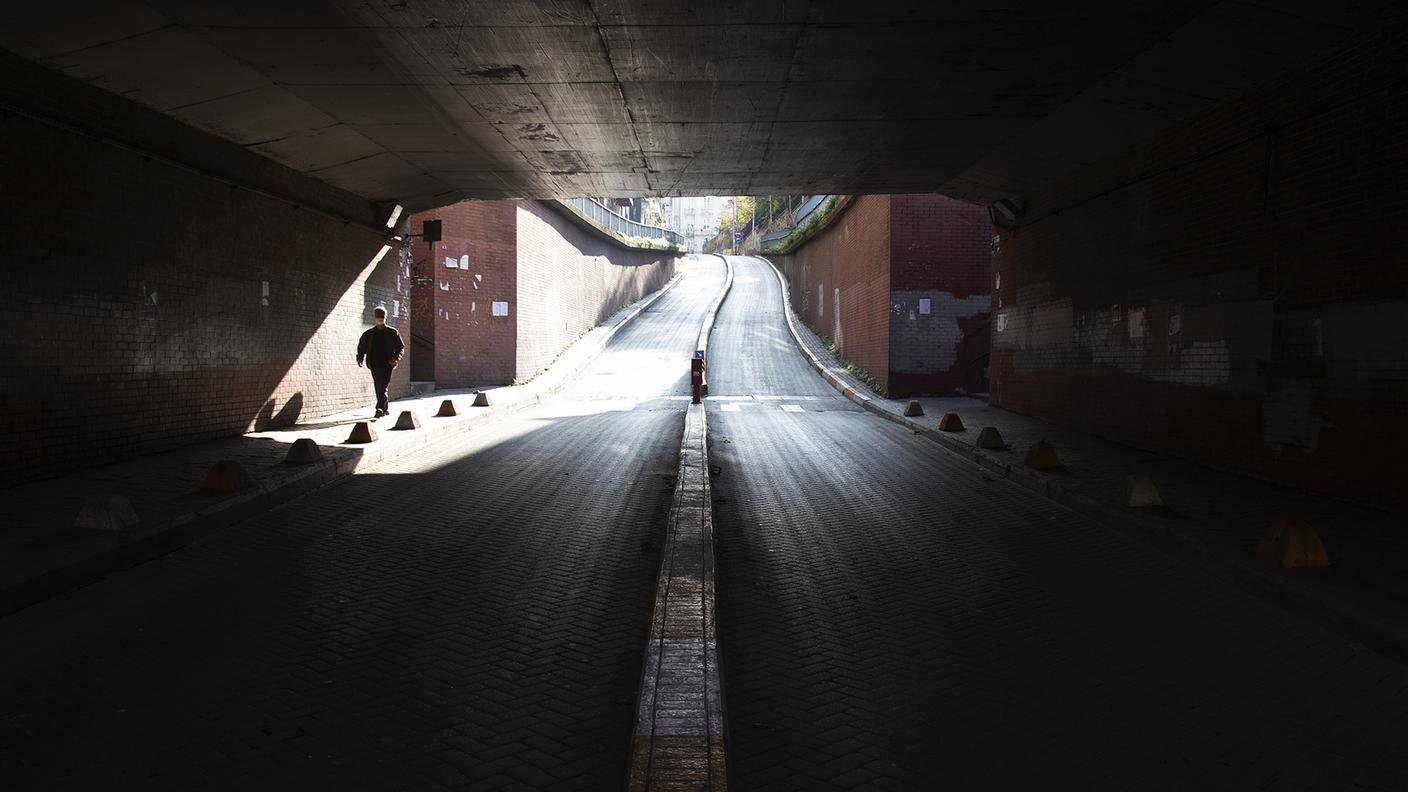 Una strada di Beyoğlu (Istanbul), deserta durante il primo fine settimana di coprifuoco per la seconda ondata pandemica