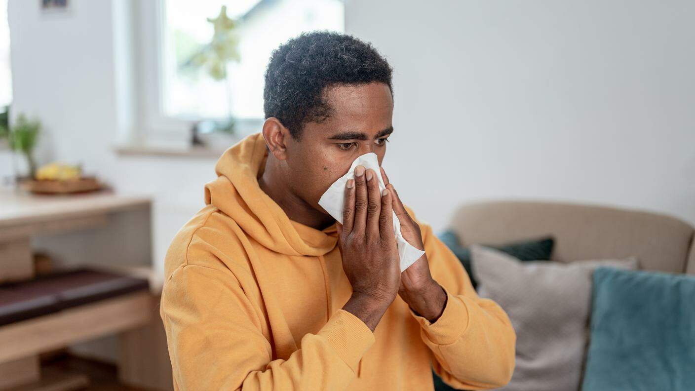 Allergia raffreddore da fieno, naso che cola (rinite) congiuntivite prurito tosse