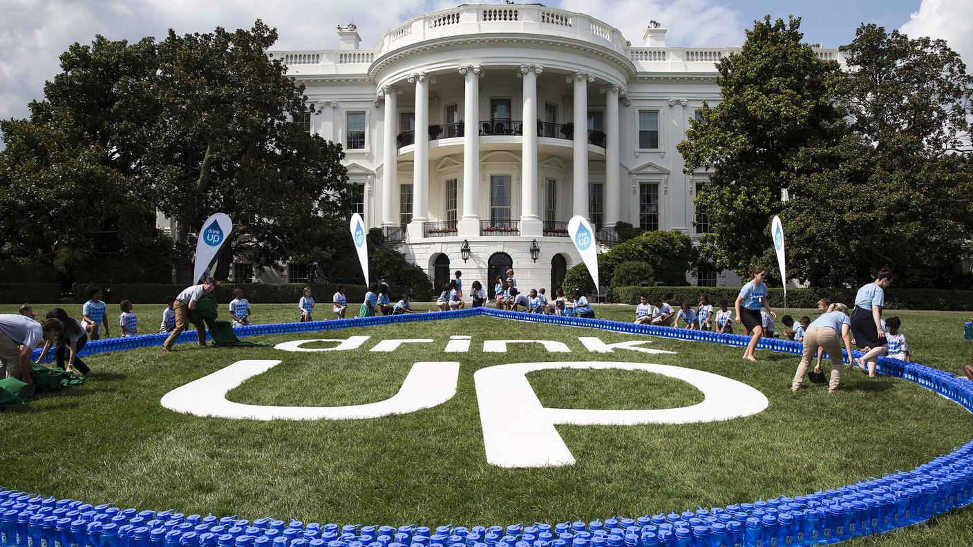 La campagna #drinkup lanciata da Michelle Obama