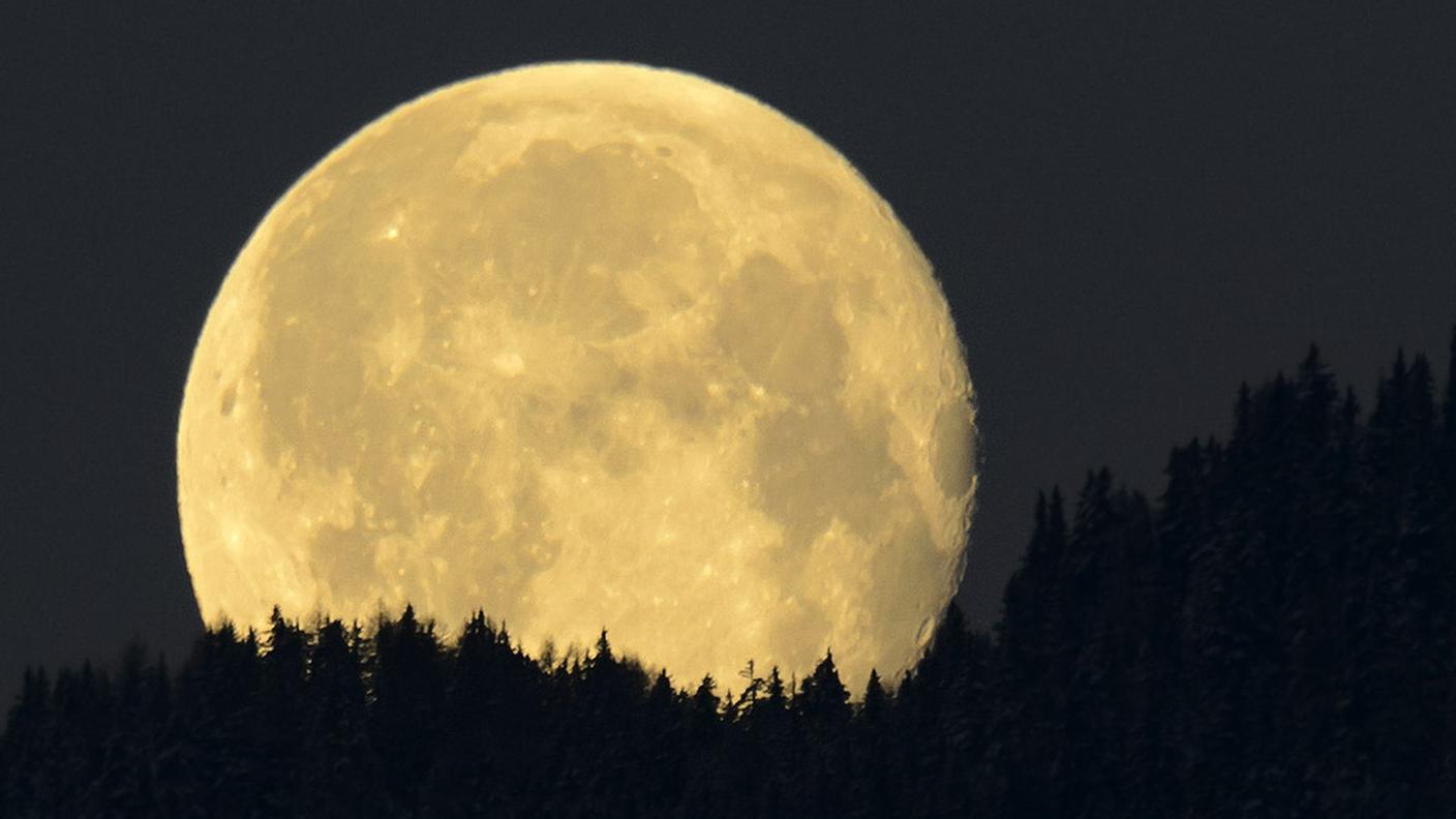Eclissi totale di Luna, nuvole permettendo