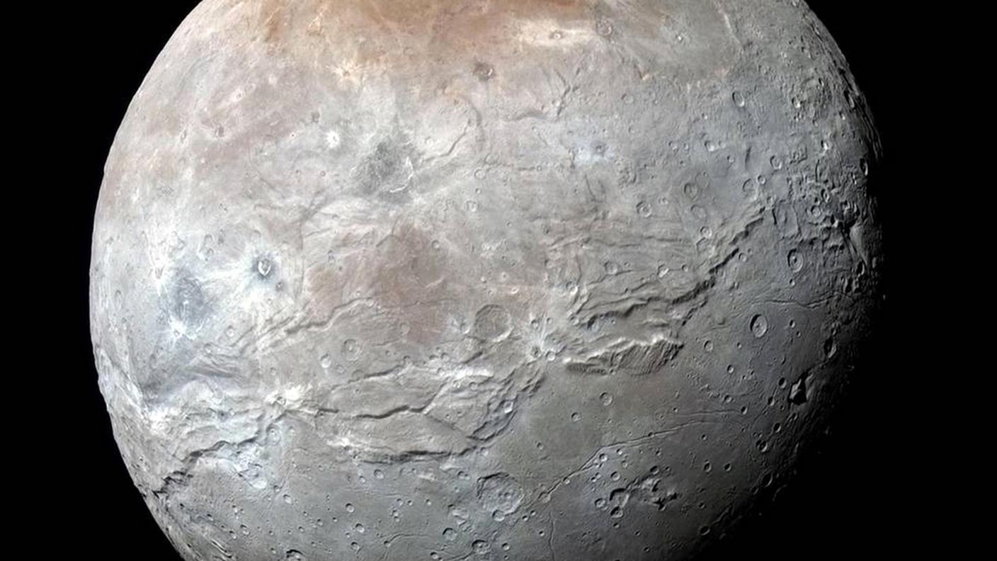 Strani pozzi sulla superficie di Plutone