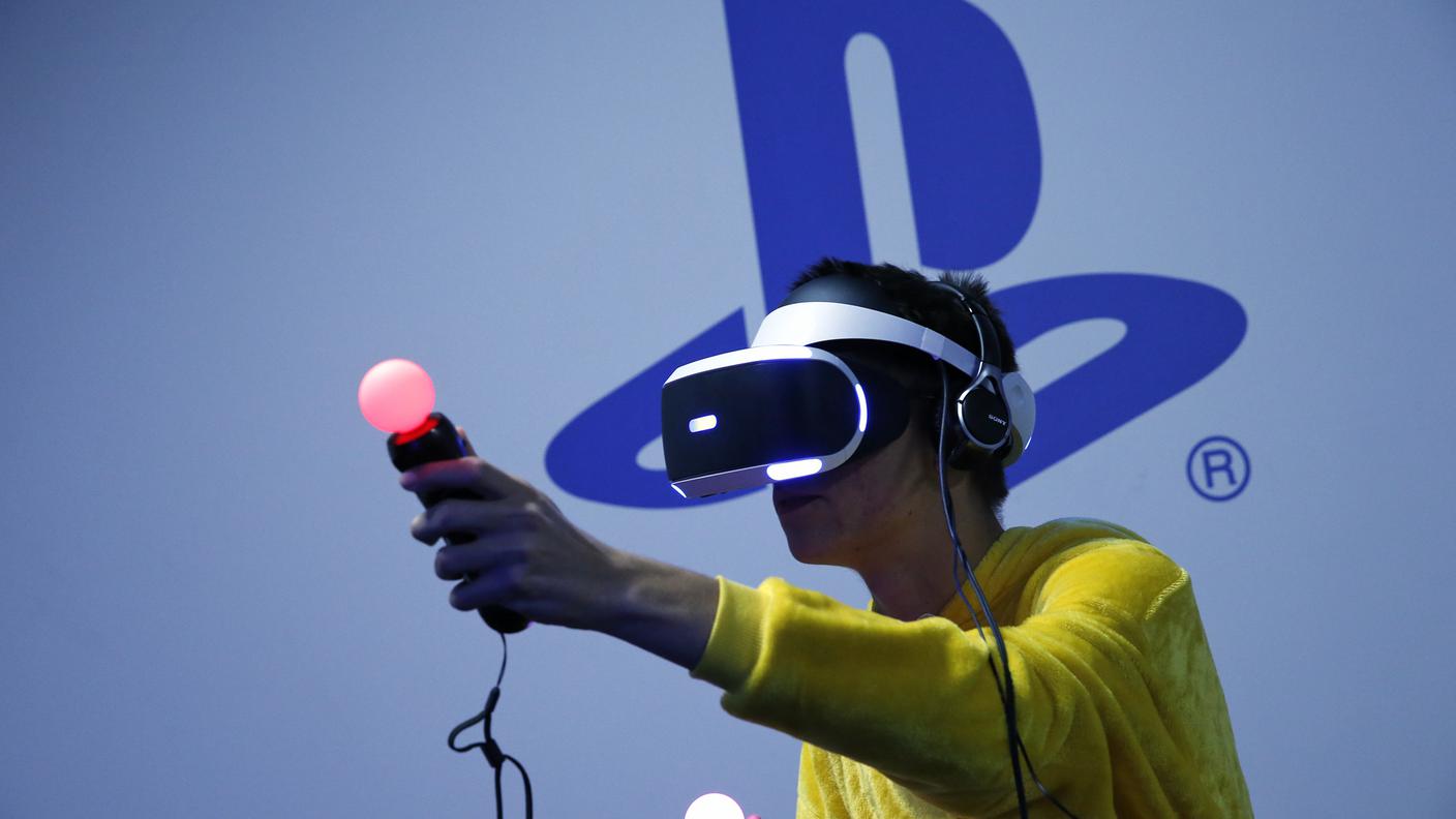 Playstation VR: uscirà ad ottobre e Sony ha già promesso un catalogo di almeno 50 giochi. Secondo molti analisti potrebbe diventare il leader di mercato: il prezzo, 435 franchi, è relativamente abbordabile e i produttori potranno contare sulle quasi 40 milioni di Playstation 4 già vendute in tutto il mondo. Questa console è indispensabile per usare il casco.