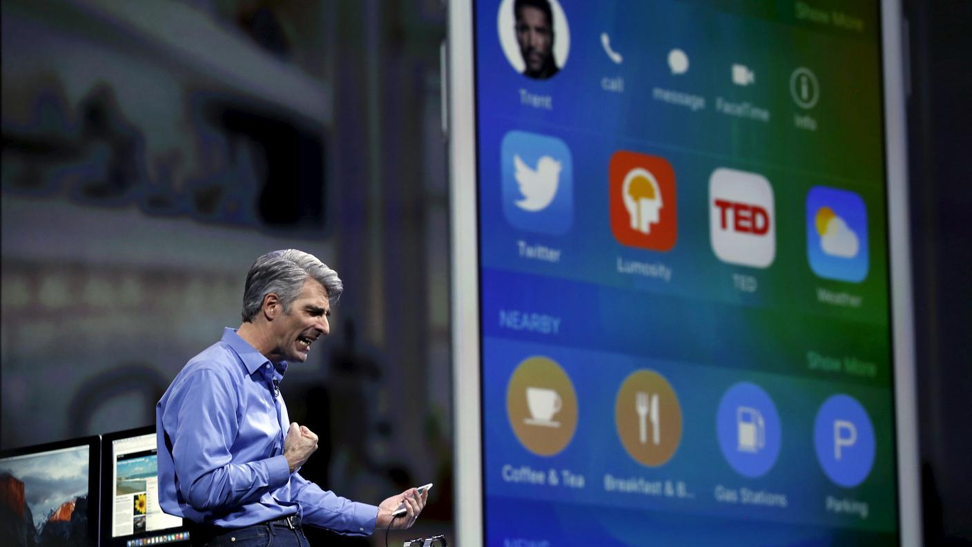 Craig Federighi, "guru" dei software Apple, alla conferenza sviluppatori 2015