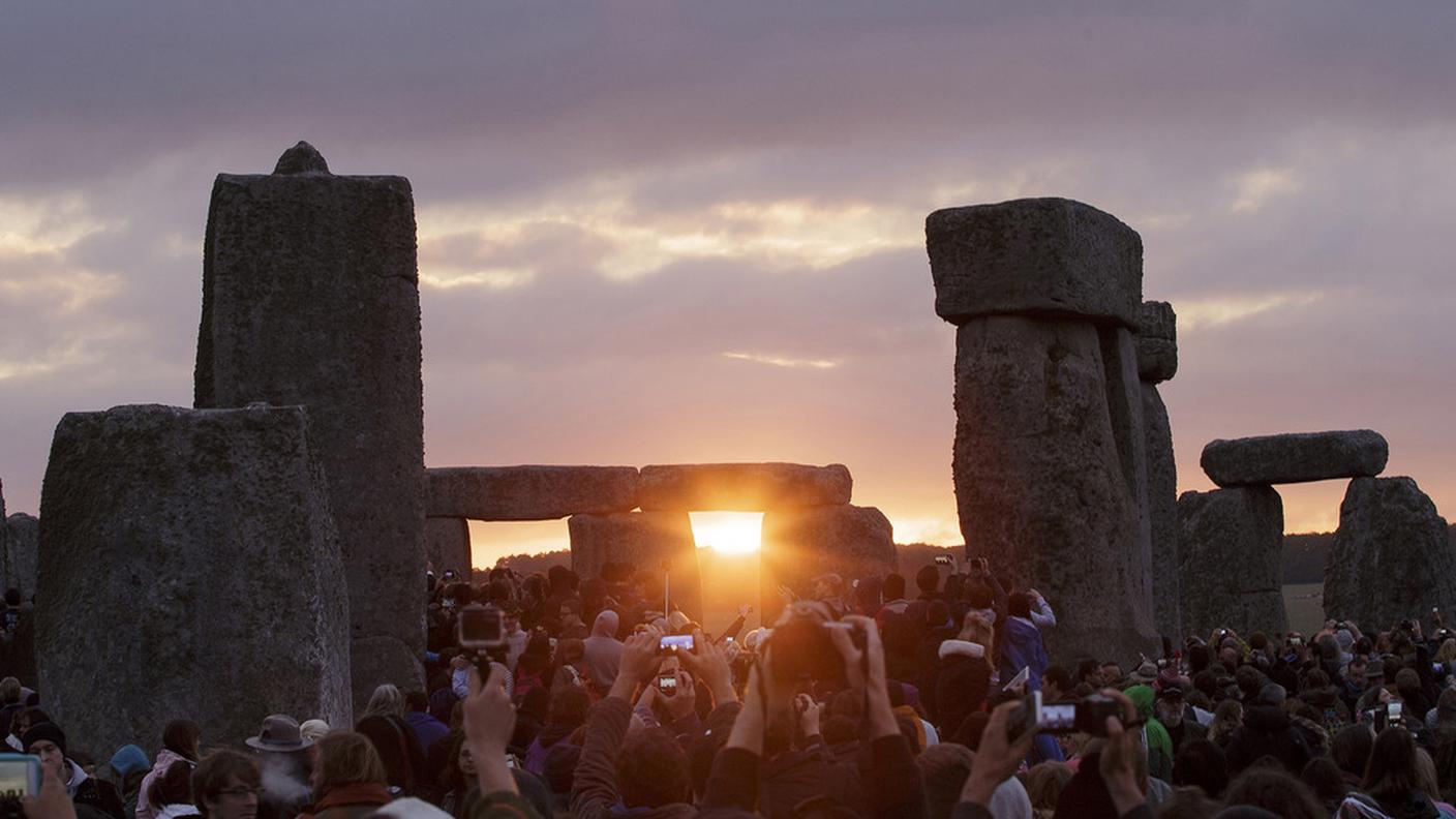 Il raduno a Stonehenge il 21 giugno 2015