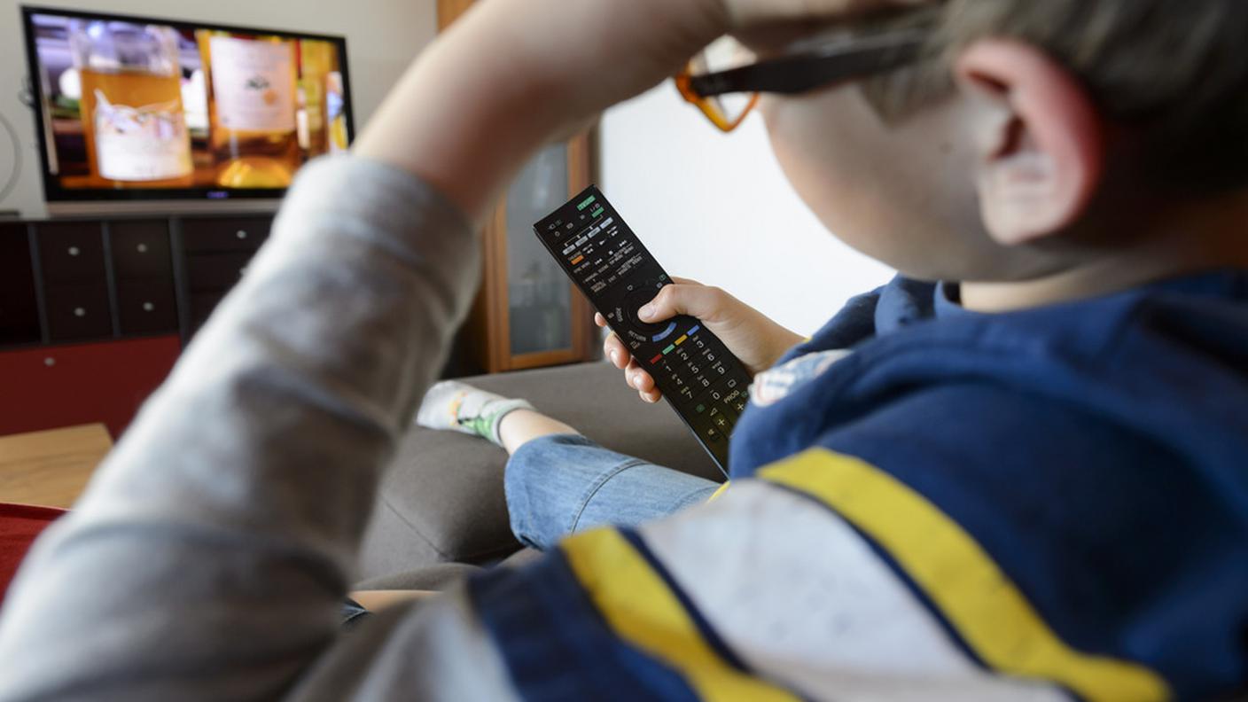 Troppa televisione, ossa più fragili da grandi