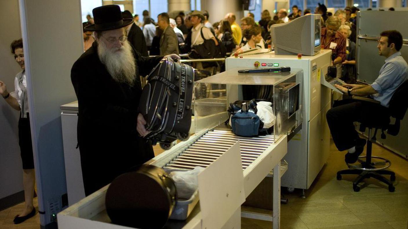 israele tel aviv ben gurion aeroporto controlli 25.4.13 ky.JPG