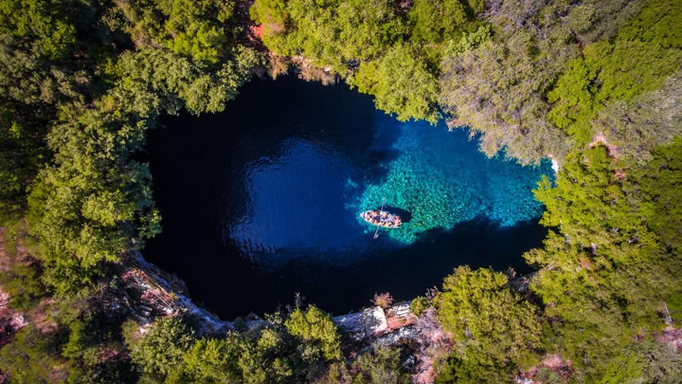 Grotta carsica di Melissani, isola di Cefalonia, Grecia
