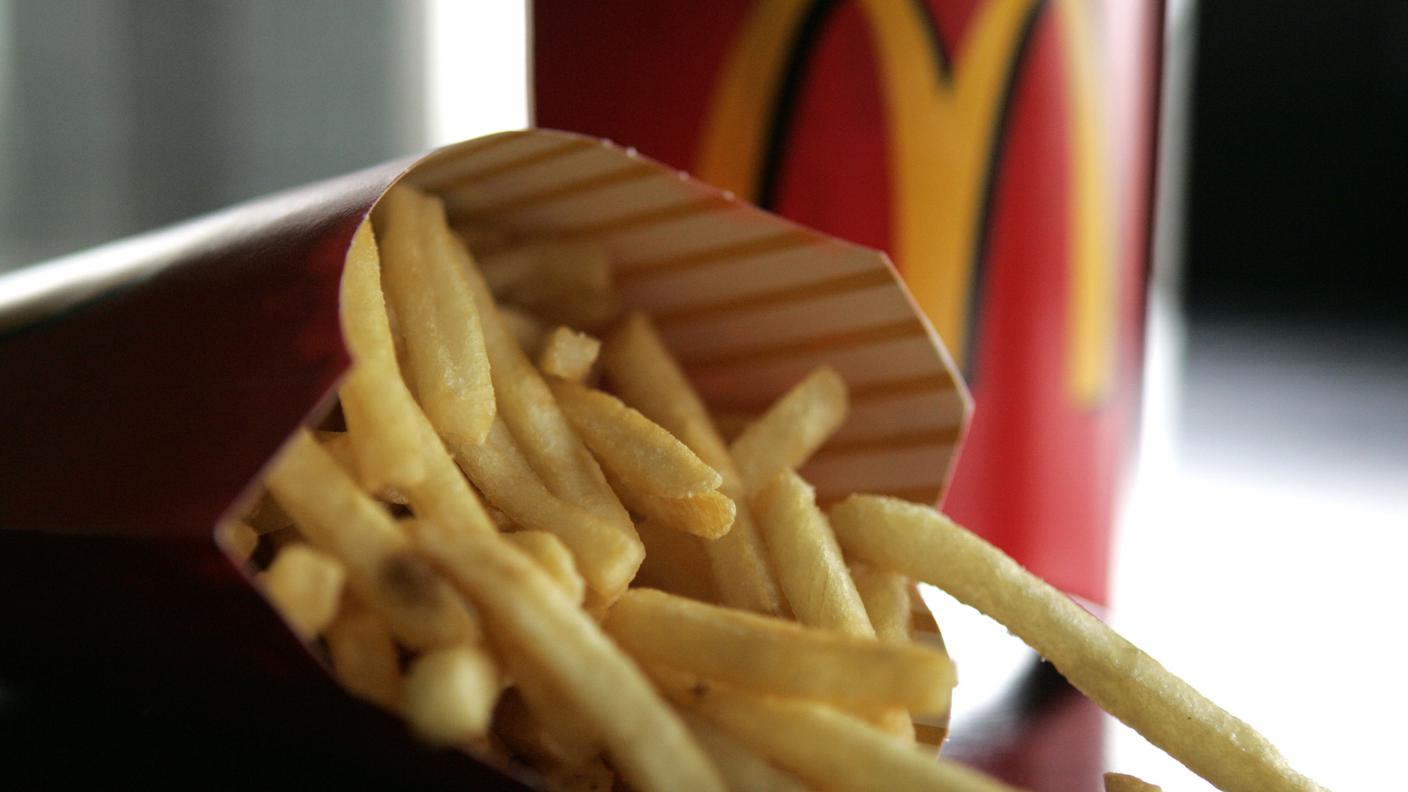 L'anti-schiumogeno di McDonald's per friggere le patatine facilita una crescita pilifera