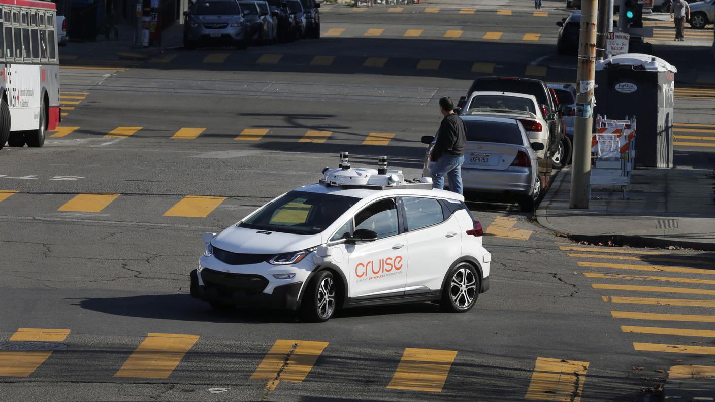 Un'auto autonoma come questa Chevrolet Bolt elettrica potrebbe fermarsi per una tempesta magnetica