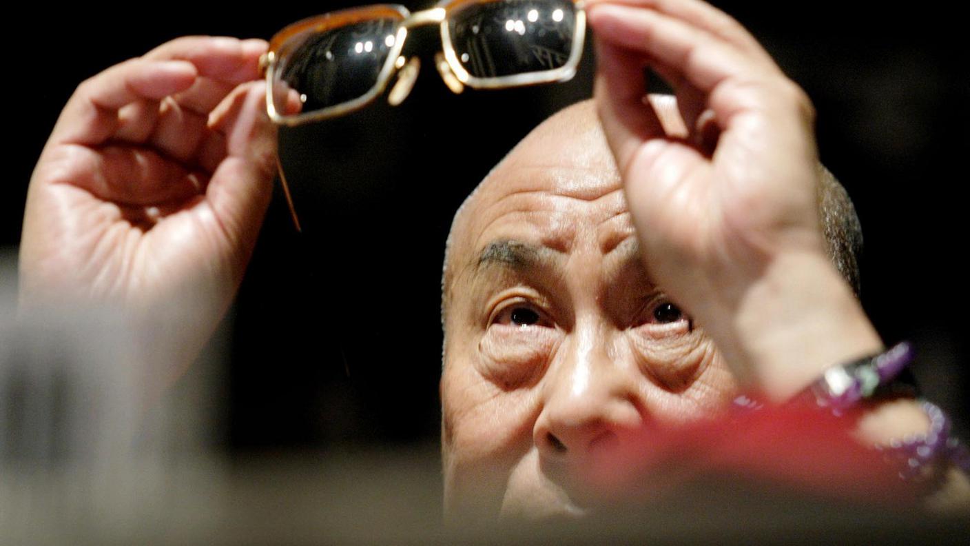 Una buona notizia per tutti i portatori di occhiali, Dalai Lama compreso