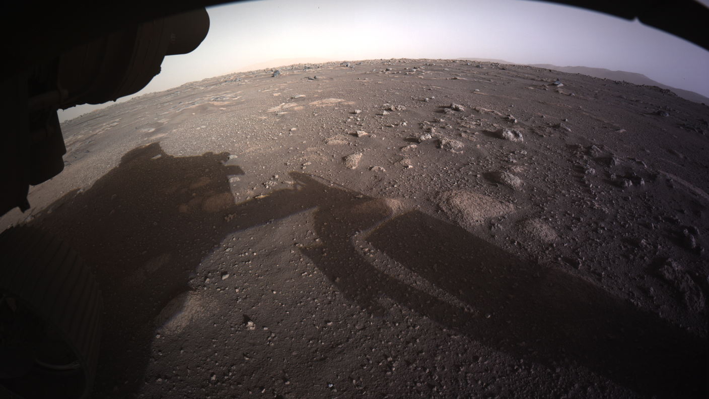 La primissima immagine a colori spedita dal rover.png