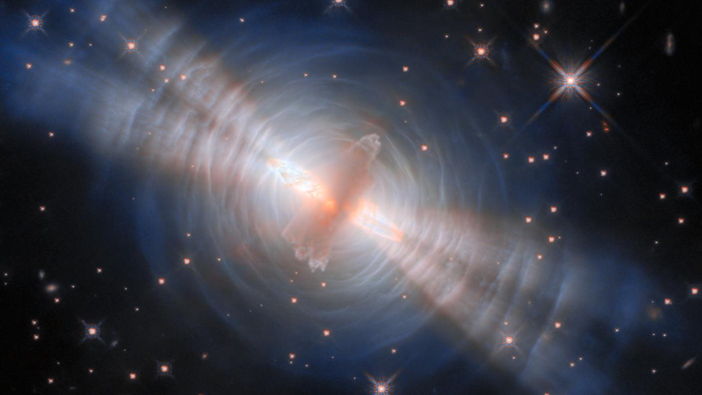L'immagine della nebulosa uovo catturata da Hubble