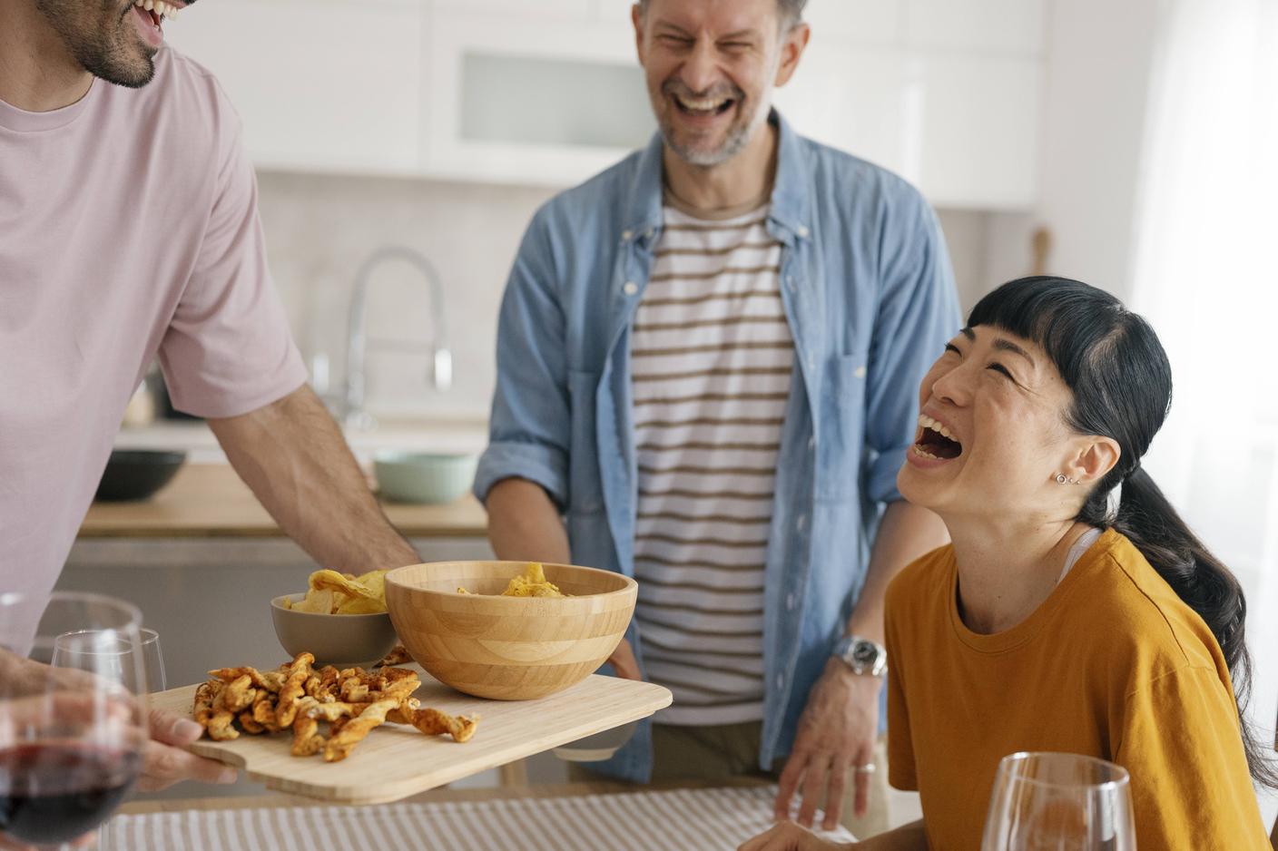 In Svizzera, il modo più sicuro per fare amicizia è condividere lo stesso senso dell’umorismo (79% dei casi)