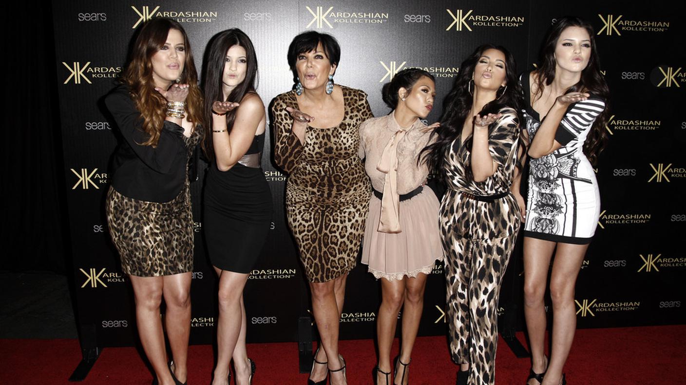 khloe kardashian 3 ky.JPG