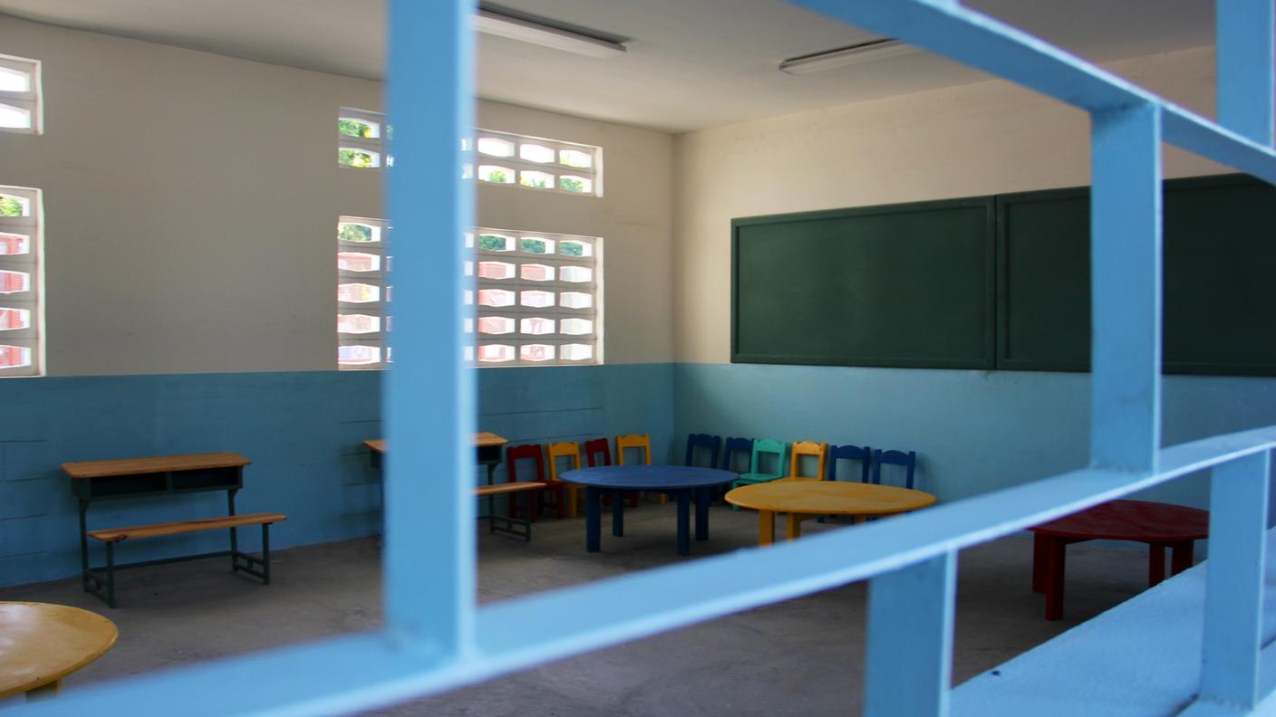 lino aula scuola Caritas a Darbonne.JPG