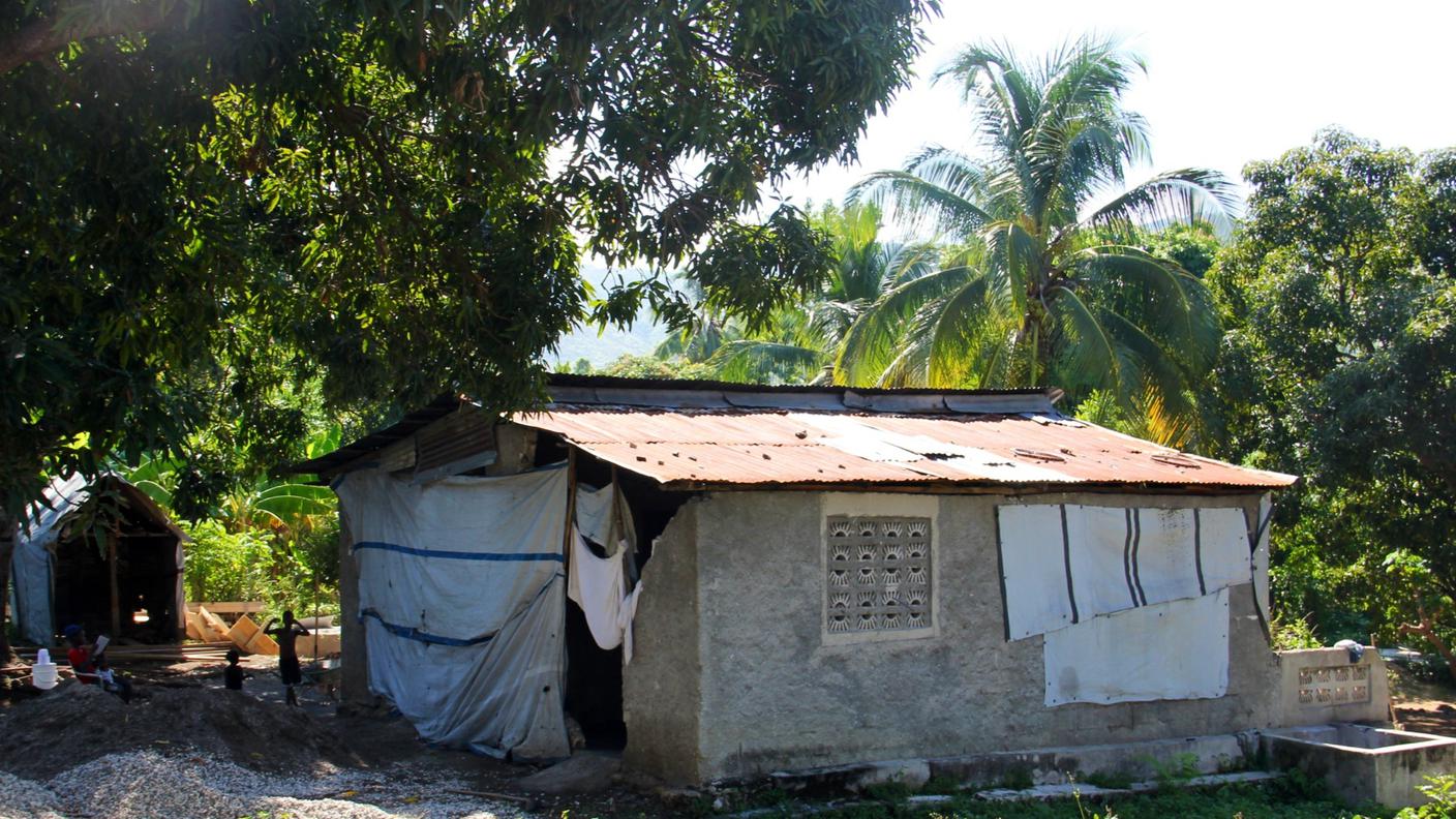 lino una casa che ha resistito al terremoto.JPG
